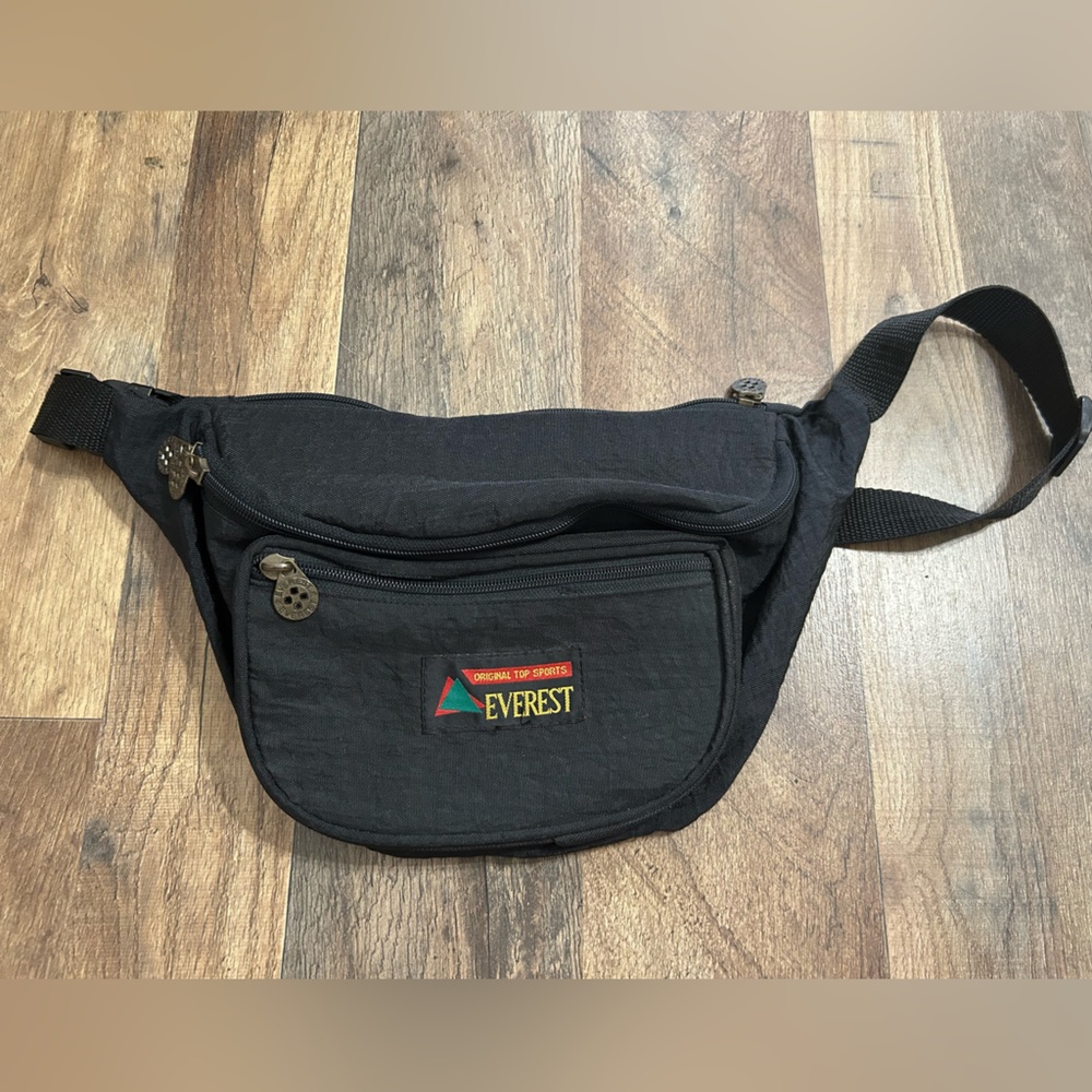 Vtg black Everest Fanny pack / belt bag